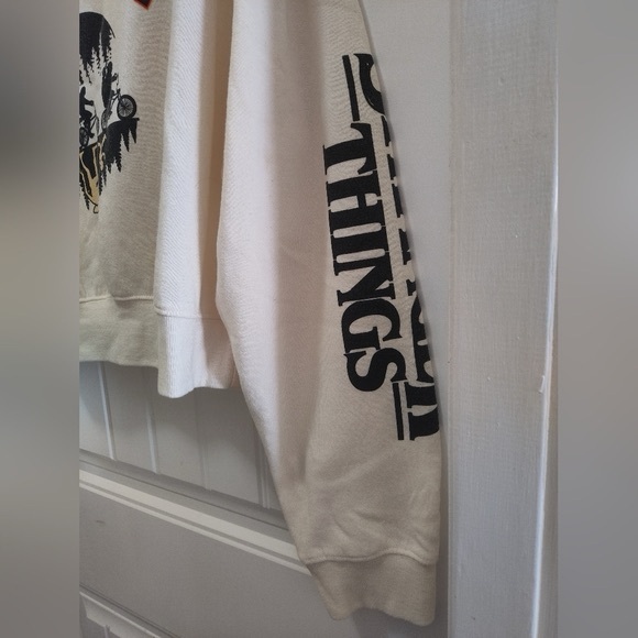 Womens Upside Down Stranger Things Cropped Hoodie Size XL - Picture 2 of 5